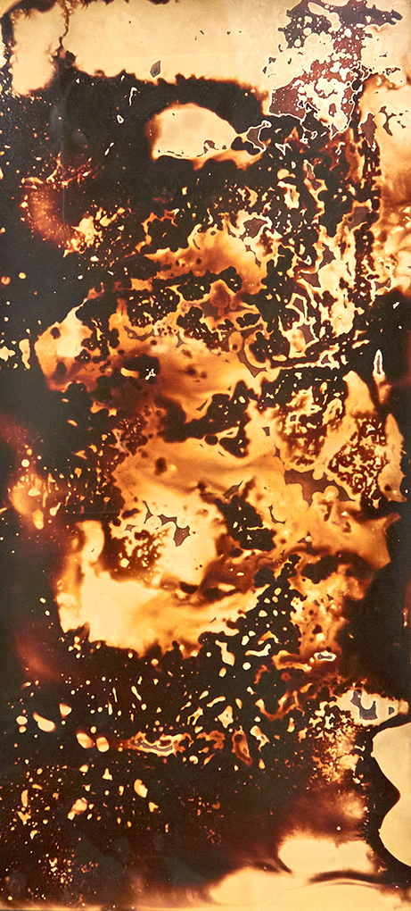 Black and orange photographic print, with liquid effect.